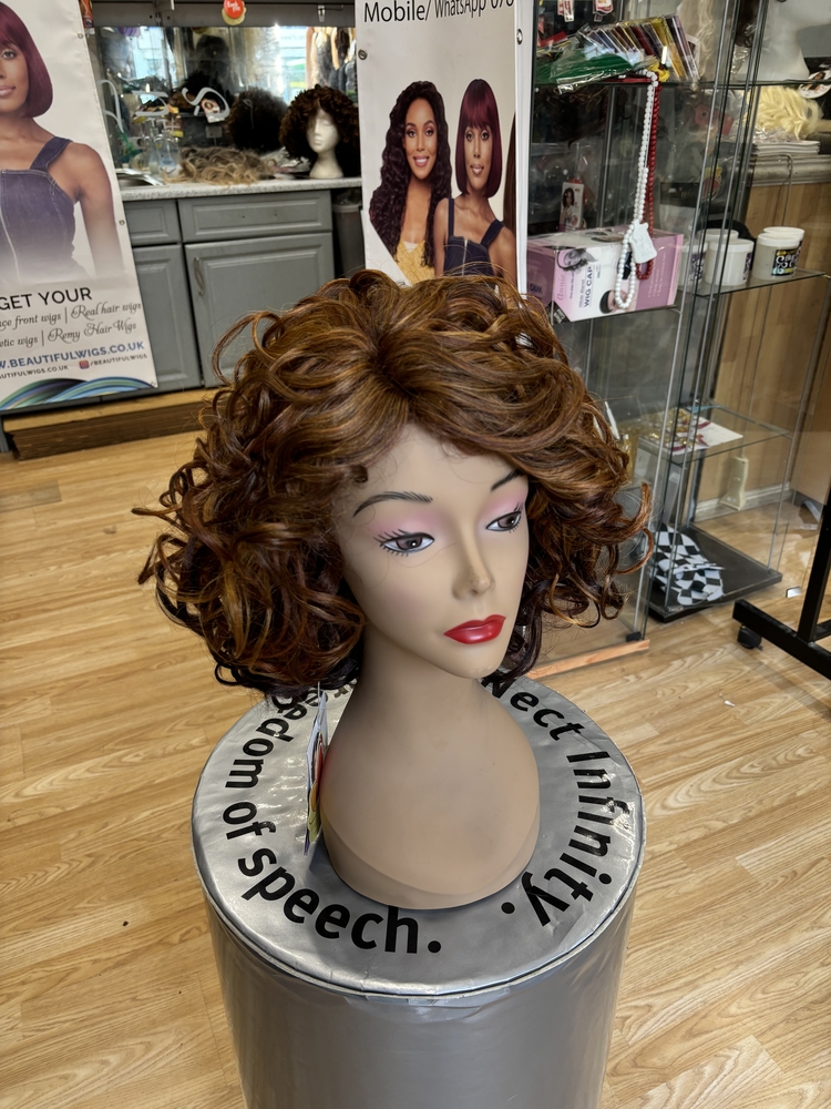 VANESSA THE FIRST NAME IN WIGS SUPER-C-SIDE HALY