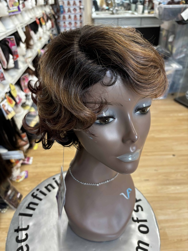 VANESSA THE FIRST NAME IN WIGS SUPER-C-SDE EMKAT