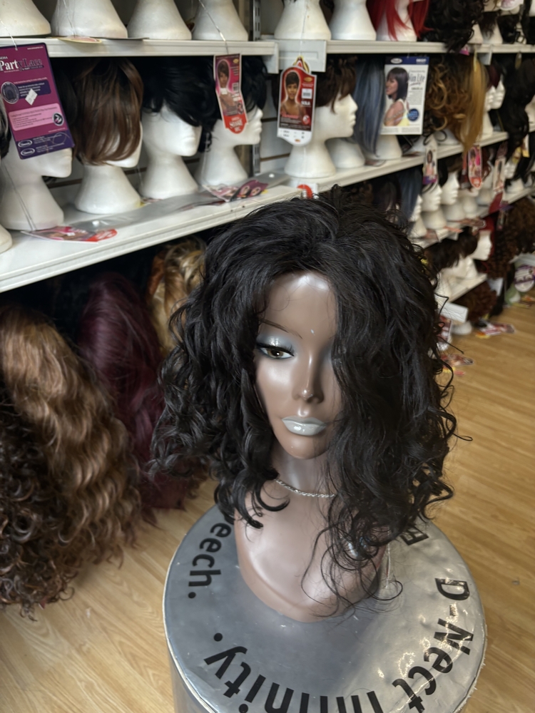 VANESSA THE FIRST NAME IN WIG SMART TUNELA