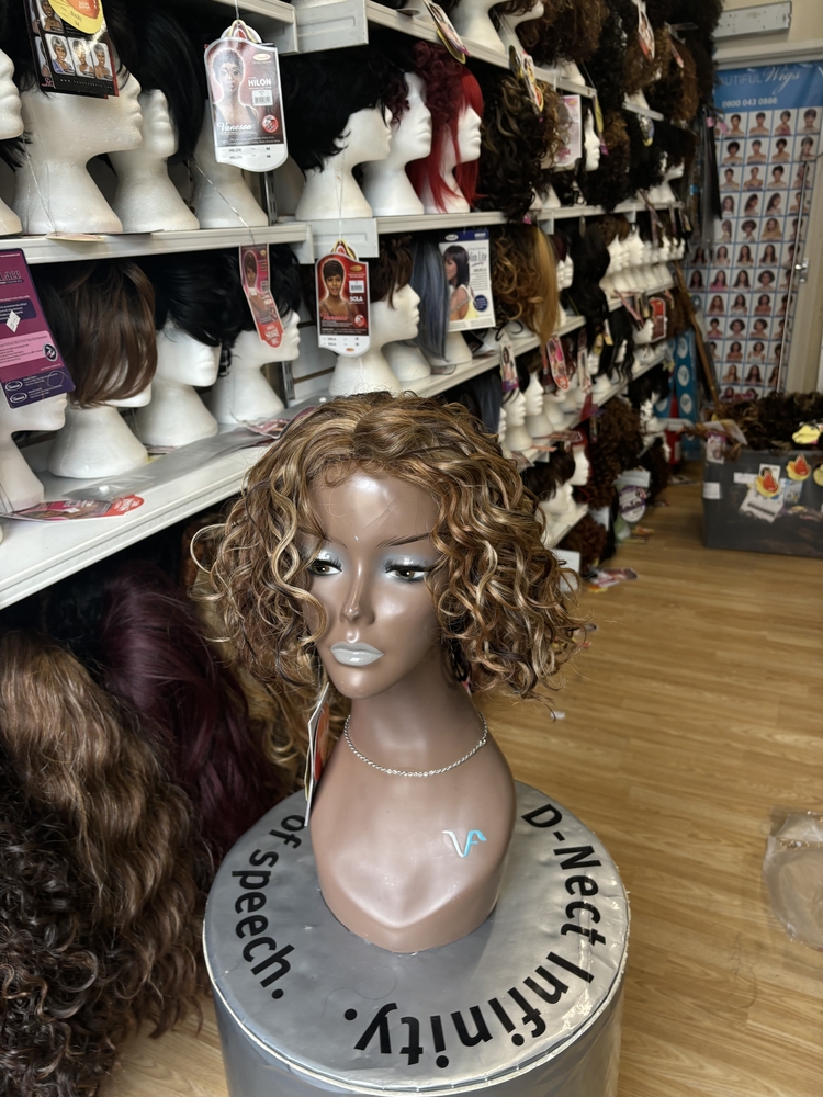 VANESSA FIFTH~AVENUE COLLECTION WIG SUPER YESA