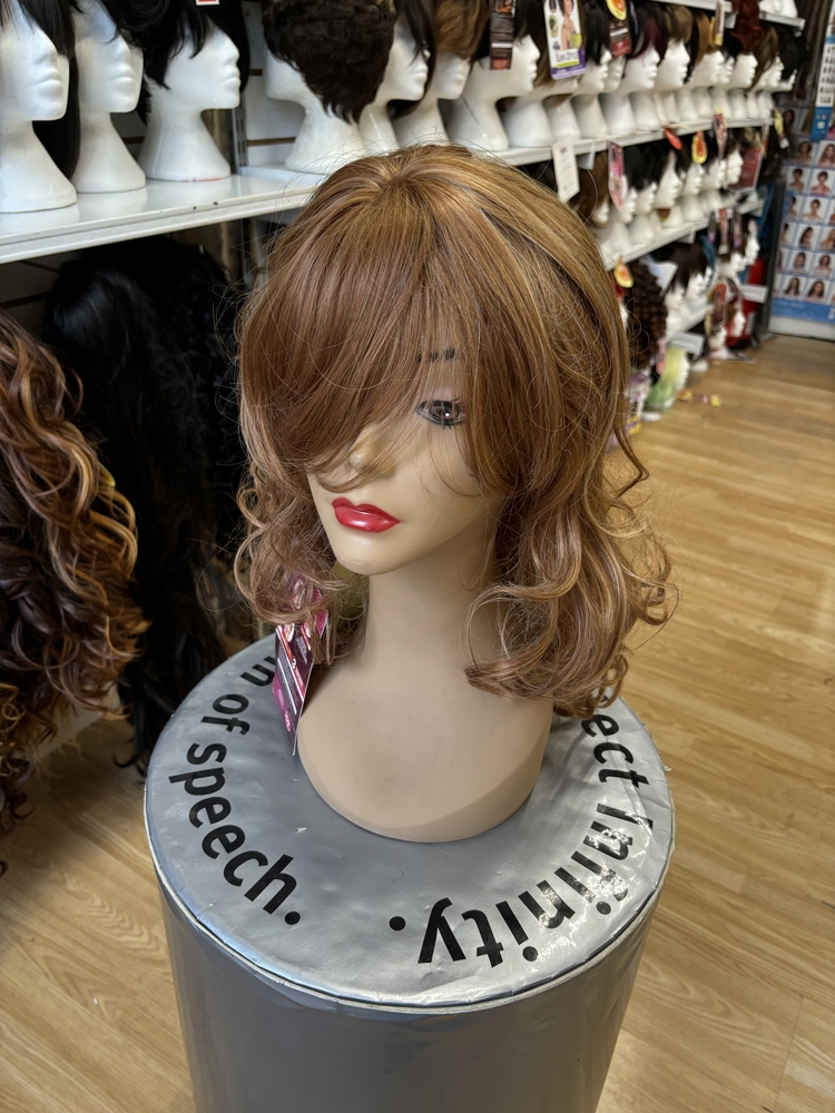 VANESSA THE FIRST NAME IN WIGS LAS BENITA