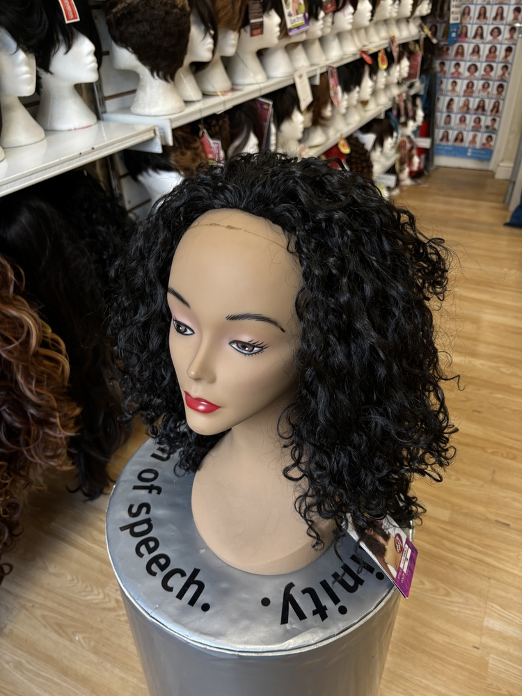 VANESSA THE FIRST NAME IN WIGS SUPER WINSLO