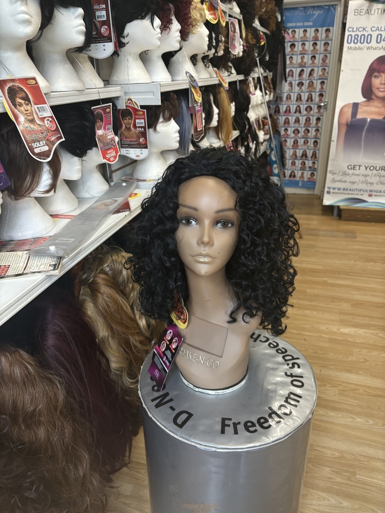 VANESSA THE FIRST NAME IN WIGS LA LEBANA