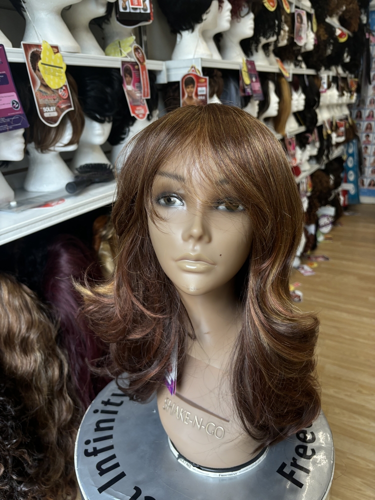 VANESSA THE FIRST NAME IN WIGS SUPER DELEE